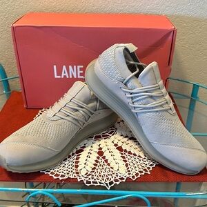 New in box Lane-Eight Sneakers. Size womens 7.5/mens 5  1017